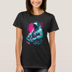 Retro Astronaut DJ, DJing in Space, EDM cool Graph T-Shirt