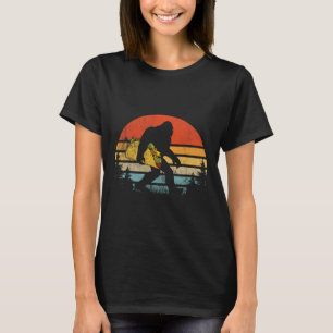 Retro Bigfoot Carrying Taco Funny Cinco De Mayo Sa T-Shirt