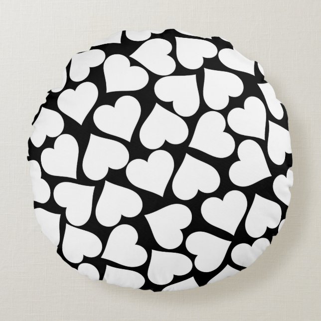 Retro Black and White Heart Pattern Round Pillow (Front)