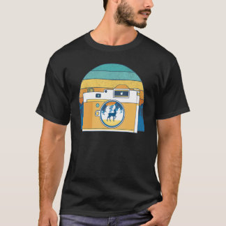Retro Camera With A Deer And Mountains Photographe T-Shirt