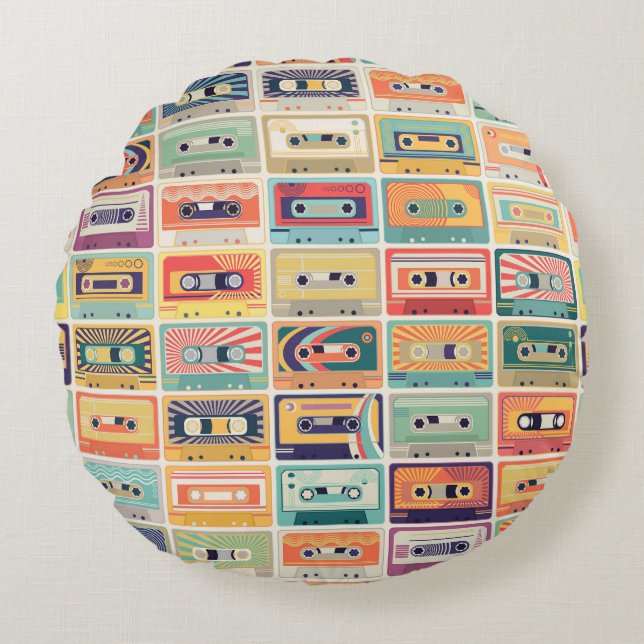 Retro Cassette Tapes Vintage Pattern. Round Pillow (Front)