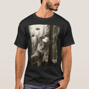 Retro Cat Selfie With UFOs Aliens Extraterrestria T-Shirt