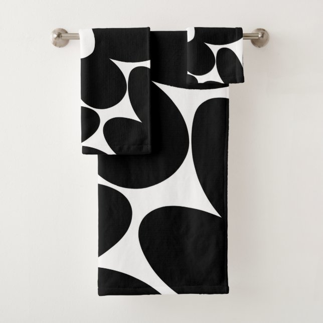 Retro Daisy Flowers in Black & White #1 #floral  Bath Towel Set (Insitu)