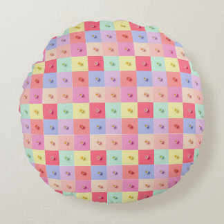 Retro daisy Red Pink Aqua Blue Floral Birthday par Round Pillow
