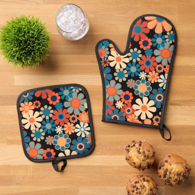 Retro Garden Groovy Nighttime Floral Pattern Oven Mitt & Pot Holder Set (Top Down)
