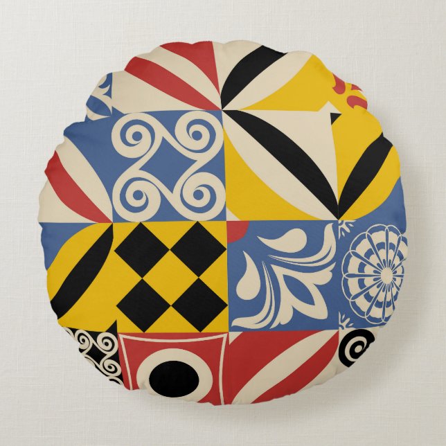 Retro geometric shapes: Azulejos tiles. Round Pillow (Front)