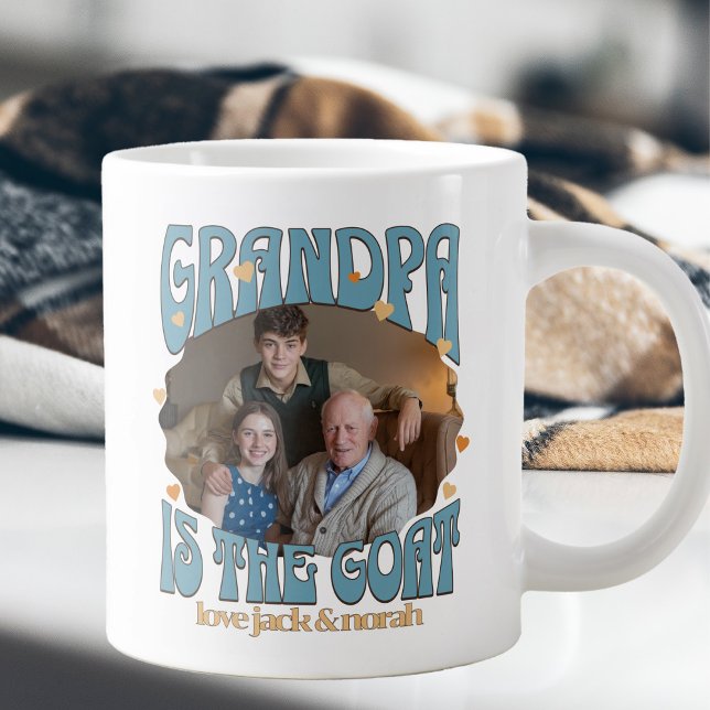 Retro Grand-père est la chèvre Photo Giant Mug (Giant GOAT mug for greatest grandpa of all time)