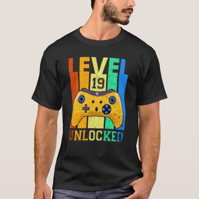 Retro Level 19 Unlocked 19th Birthday Gaming  Play T-Shirt (Front)