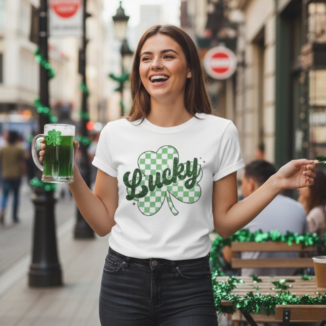 Retro Lucky St Patrick's Day Shamrock T-Shirt (Retro Lucky St Patrick's Day Shamrock T-Shirt)