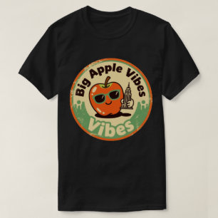 Retro New York_ Apple with Empire State Building T-Shirt