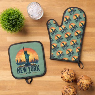 Retro New York City Skyline with Statue of Liberty Oven Mitt & Pot Holder Set