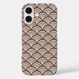 Retro Scallop Scale Arch Chocolate Brown iPhone 16 Case