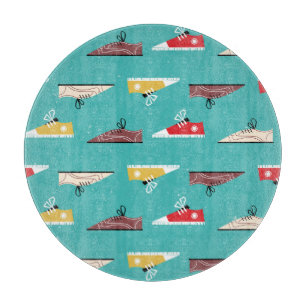 Retro sneakers: vintage seamless pattern. cutting board