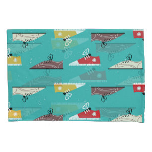 Retro sneakers: vintage seamless pattern. pillowcase