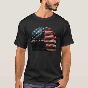 Retro sunset bald eagle standing on cliff American T-Shirt