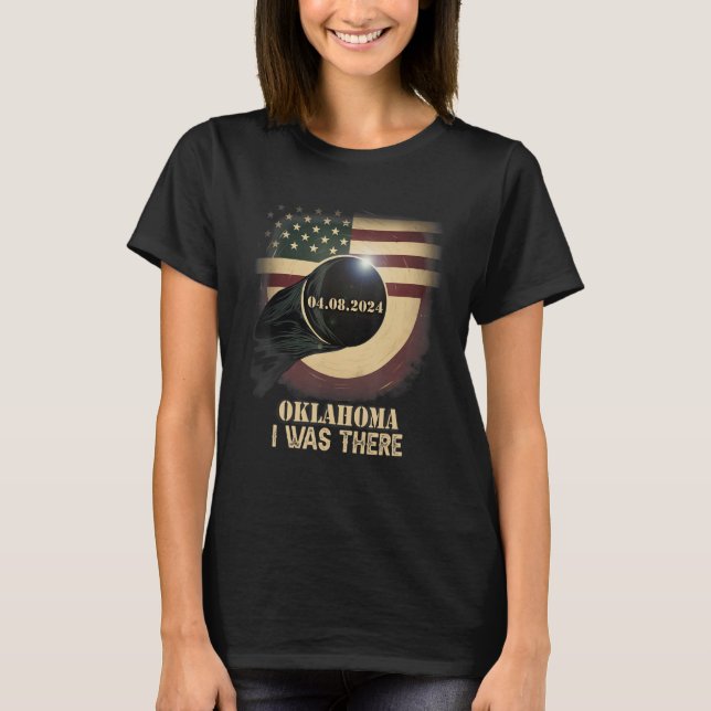 Retro US Flag Total Solar Eclipse 2024 Oklahoma T-Shirt (Front)