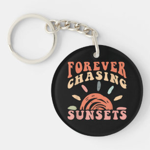 Retro Vintage Forever Chasing Sunsets Summer Vacat Keychain