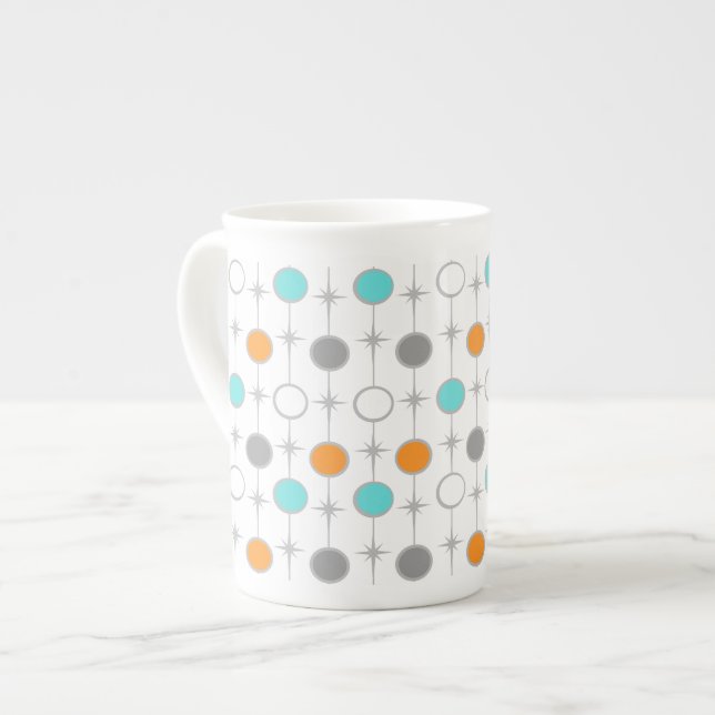 Rétros points et tasse de porcelaine tendre de (Devant gauche)