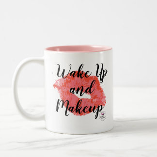 Réveillez-vous et tasse de maquillage