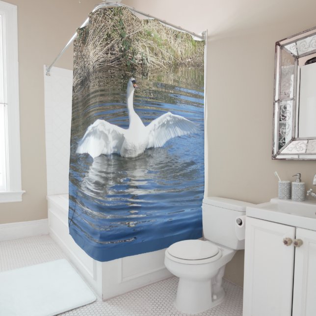 Rideau de douche avec cygne aux ailes déployées da (En situation)