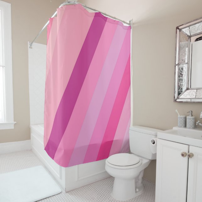 Rideau de douche rose rayé (En situation)