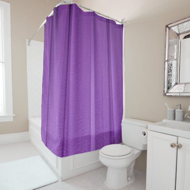 Rideau de douche violet (En situation)