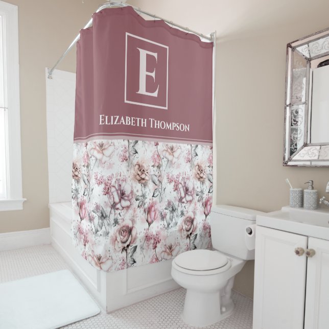 Rideaux De Douche Agritourisme Monogram rose et violet Custom Floral (En situation)