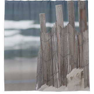 Rideaux De Douche Barrière patinée dans le sable à la plage