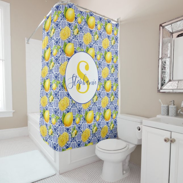 Rideaux De Douche Blue White Lemon Tile Pattern Name Monogram Citrus (En situation)