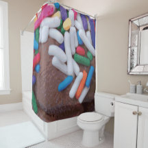 Crème glacée au chocolat foncé avec arrosage arc-e