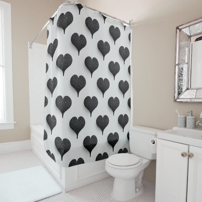 Rideaux De Douche Cute Hearts Motif en noir et blanc chic (En situation)