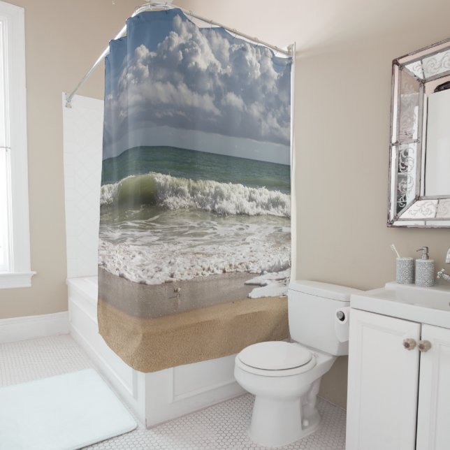 Rideaux De Douche Des nuages au-dessus de l'océan et des bécasseaux (En situation)