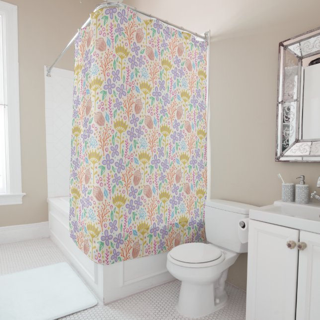 Rideaux De Douche Design floral rétro avec fleurs et fruits. (En situation)