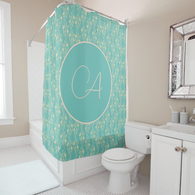 Rideaux De Douche Fleurs d'or en cascade sur Monogramme Turquoise (En situation)