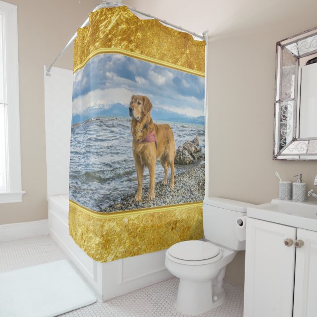 Rideaux De Douche Golden retriever se tenant sur l'océan bleu (En situation)
