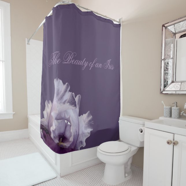 Rideaux De Douche La beauté d'un Iris pourpre (En situation)