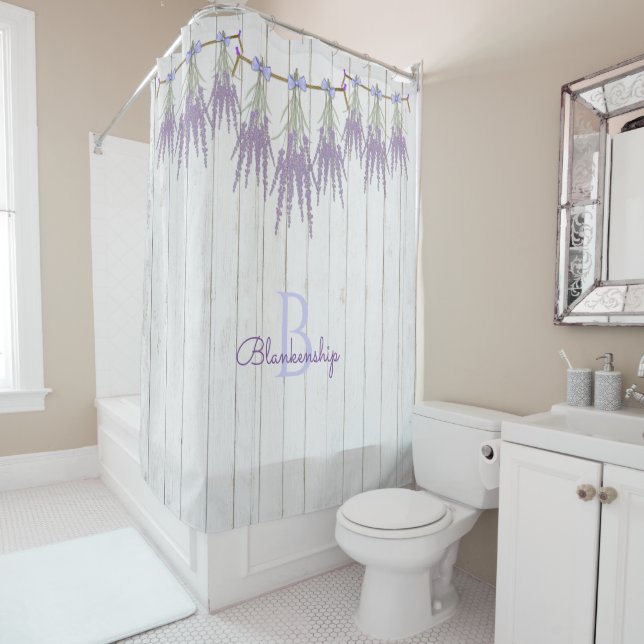 Rideaux De Douche Modèle de monogramme de fleurs de lavande rustique (En situation)