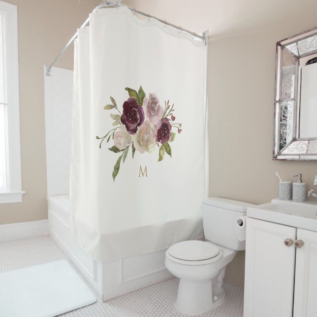 Rideaux De Douche Monogramme d'aquarelle florale rose-bourgogne mode (En situation)