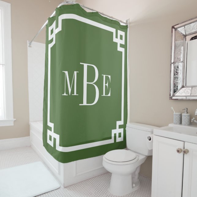 Rideaux De Douche Monogramme de bordure de clé grecque Moss Green (En situation)