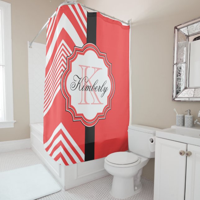 Rideaux De Douche Monogramme rouge et blanc de Chevron (En situation)