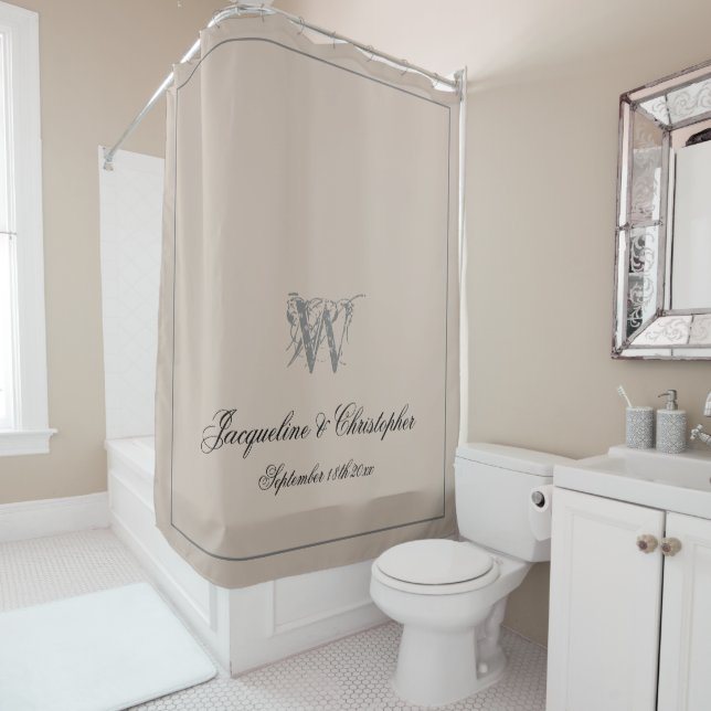 Rideaux De Douche Monogramme rustique + Les deux noms Nouveau marié  (En situation)