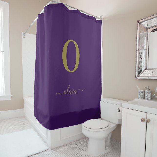 Rideaux De Douche Nom Du Script Monogramme Personnalisé Purple Et Or (En situation)