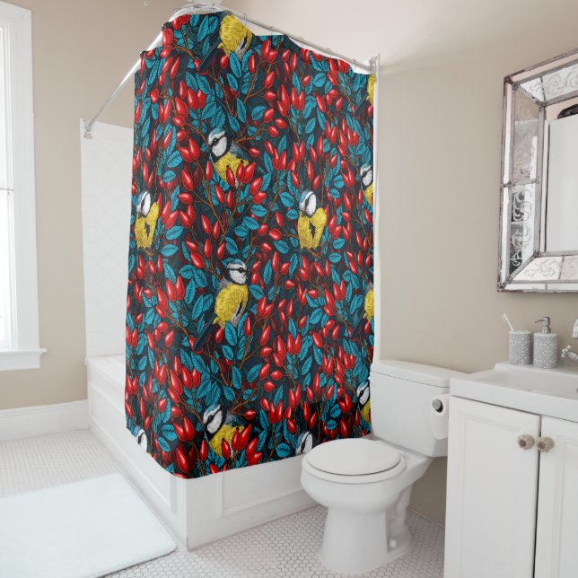 Rideaux De Douche Oiseaux et hanches roses de chien, bleu et rouge (En situation)