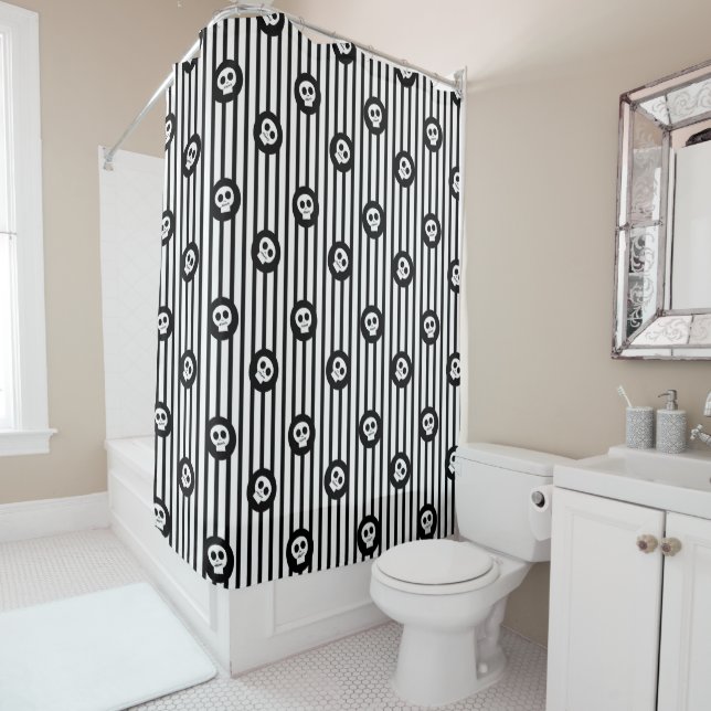 Rideaux De Douche Petits crânes Whimsical Crâne noir et blanc (En situation)