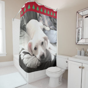 Rideaux De Douche Photo de mignon chien blanc arbres de Noël rouges