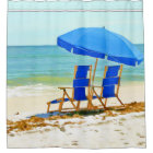 Plage, parapluie et chaises