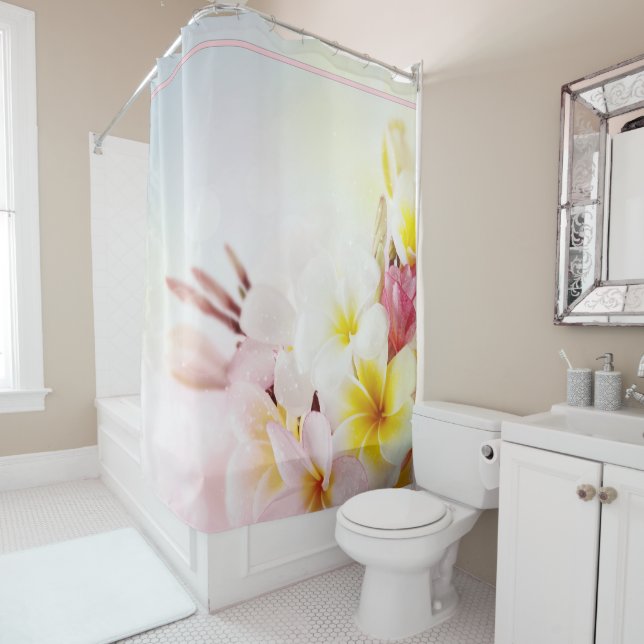 Rideaux De Douche Plumeria rose et blanc tropical (En situation)