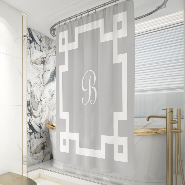 Rideaux De Douche Preppy Monogramme blanc Clé grecque Bordure gris (Créateur téléchargé)