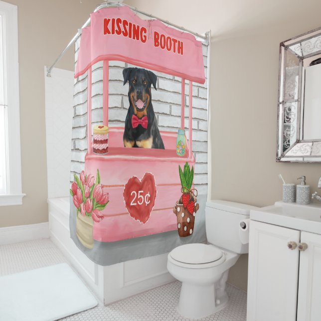 Rideaux De Douche Rottweiler Chien Valentine's Day Kissing Booth (En situation)