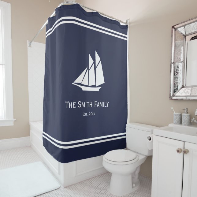 Rideaux De Douche Texte personnalisé nautique sur le bleu et le blan (En situation)